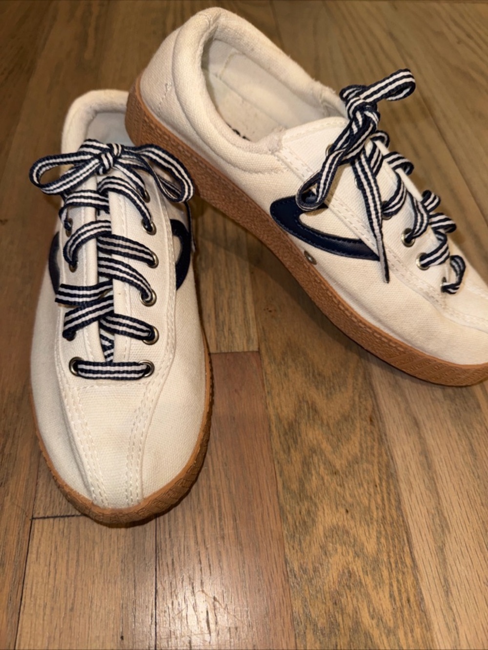 Tretorn Women's Nylite Canvas Original Sneakers sz  6 M White Navy Summer Casual